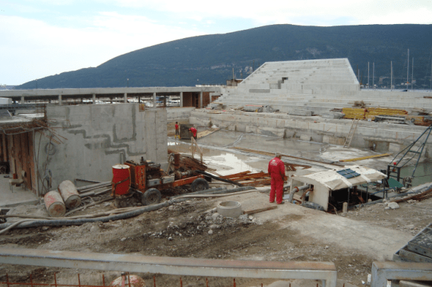 Zatekli smo tri radnika na gradilištu