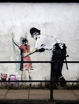 art,bansky,girl,graffiti,police,ozgesomer-01f9bee82b11a7bb5f411257cc4ff9bd_h
