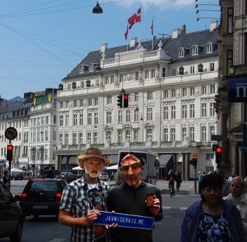 Ispred Hotela Grand u Kopenhagenu