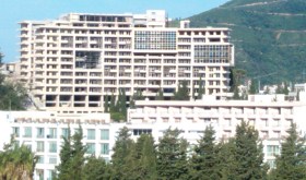 Brana na Zavali između Budve i Bečića