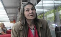 nastavnica-penziji-nekoliko-noci-spava-klupama-autobuske-stanice-slika-282658